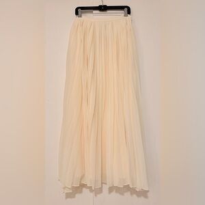 Dainty Jewell’s Maxi Cream Pleated Skirt